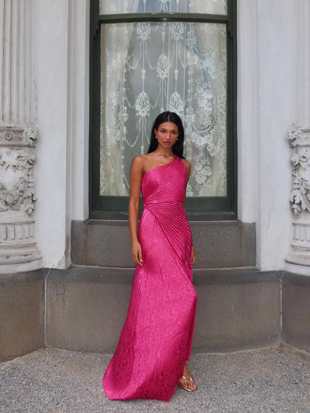NWT Selfie Leslie Amelie One-Shoulder Accordion Pleat Maxi Dress Floral Fuchsia